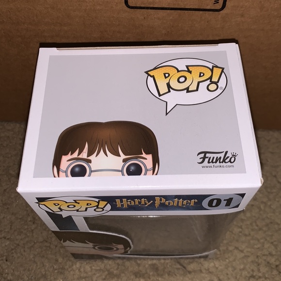 Harry Potter Funko Pop #01 Collectible Figure - Picture 6 of 7
